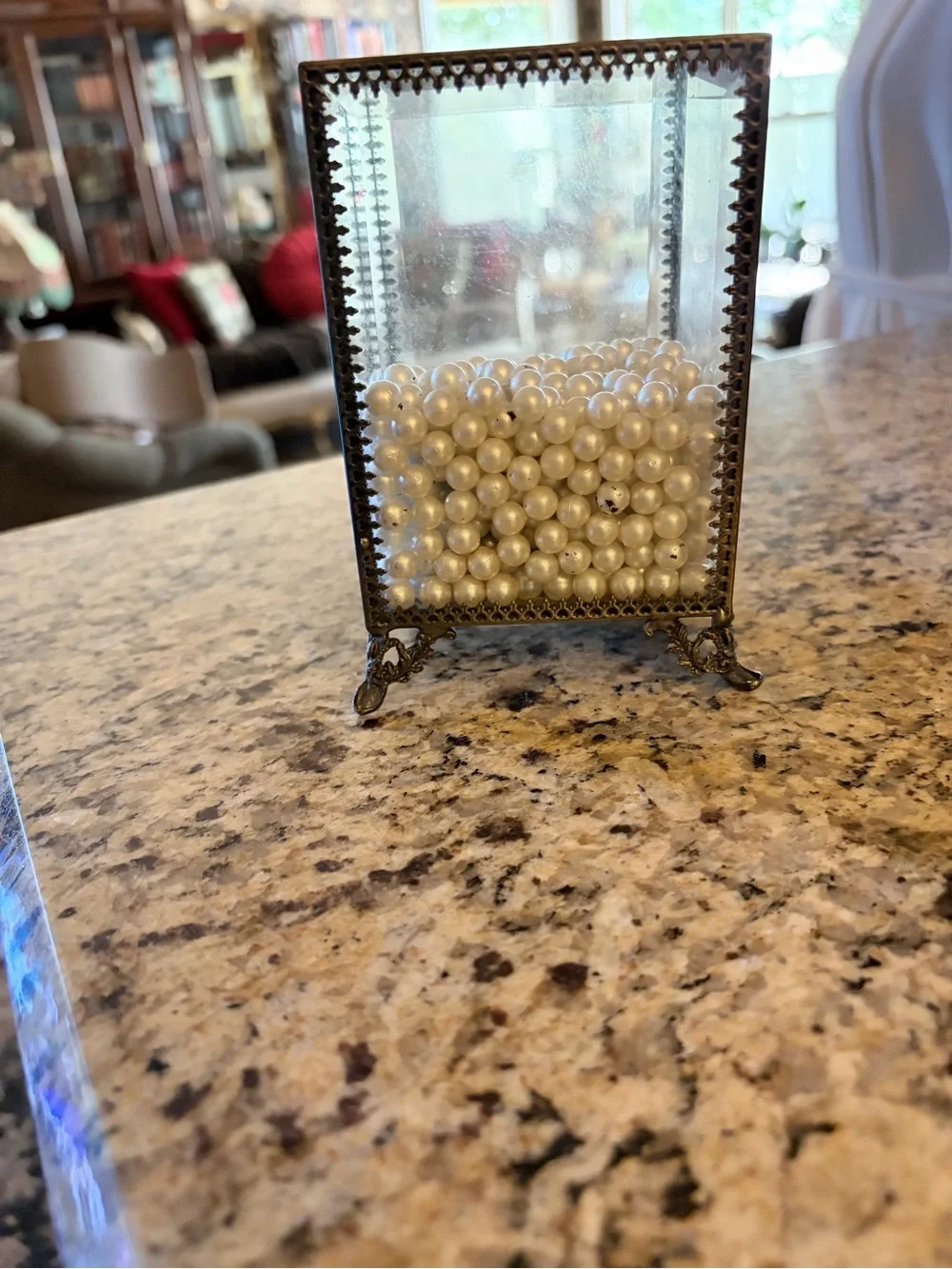 Elegant pen and pencil holder with pearls and stunning metawork